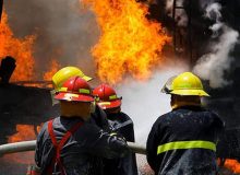 مهار کامل آتش‌سوزی انبار چوب در ساری